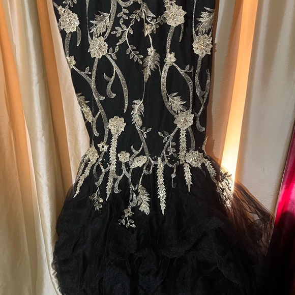 Dress - Picture 4 of 6